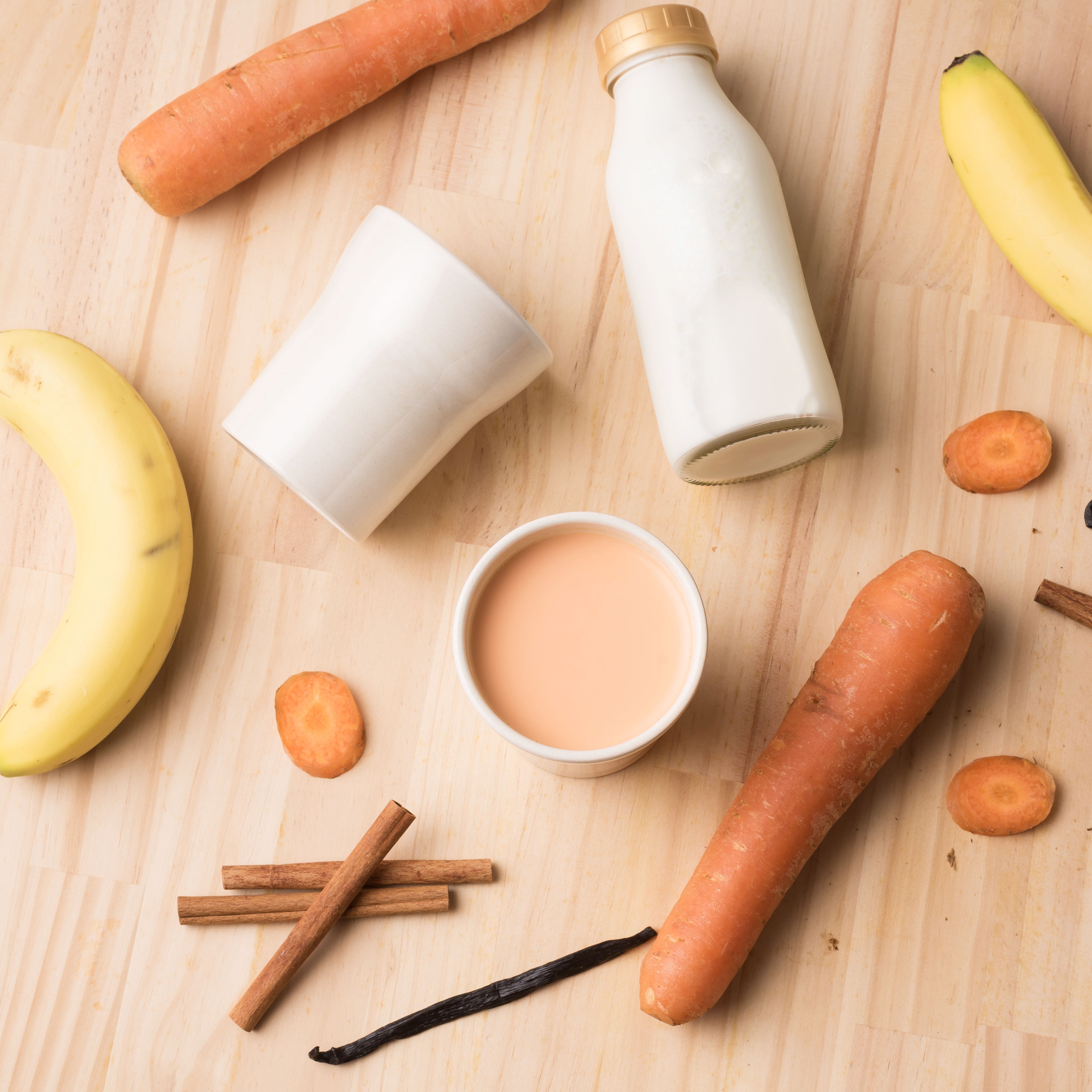 Baby food smoothies image of carrots and bananas 